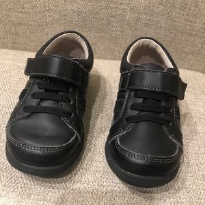 9.5 See Kai Run Randall ll shoes.